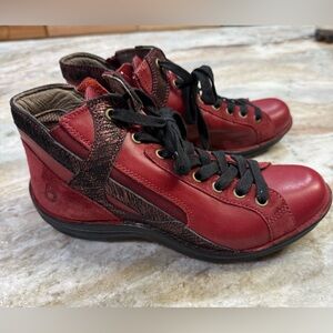Bionica Women’s Red Orbit Boots. Size 7M. Lace or zip. Suede leather uppers.